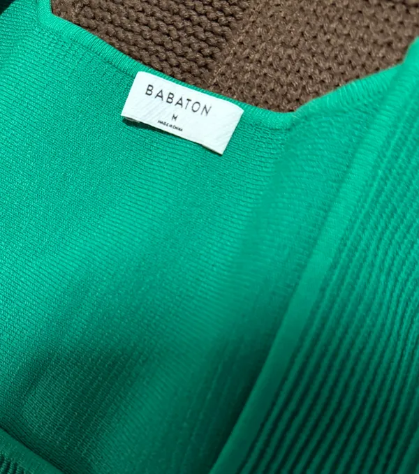 Aritzia Babaton Green Short Sleeve Crop Top - Image 2