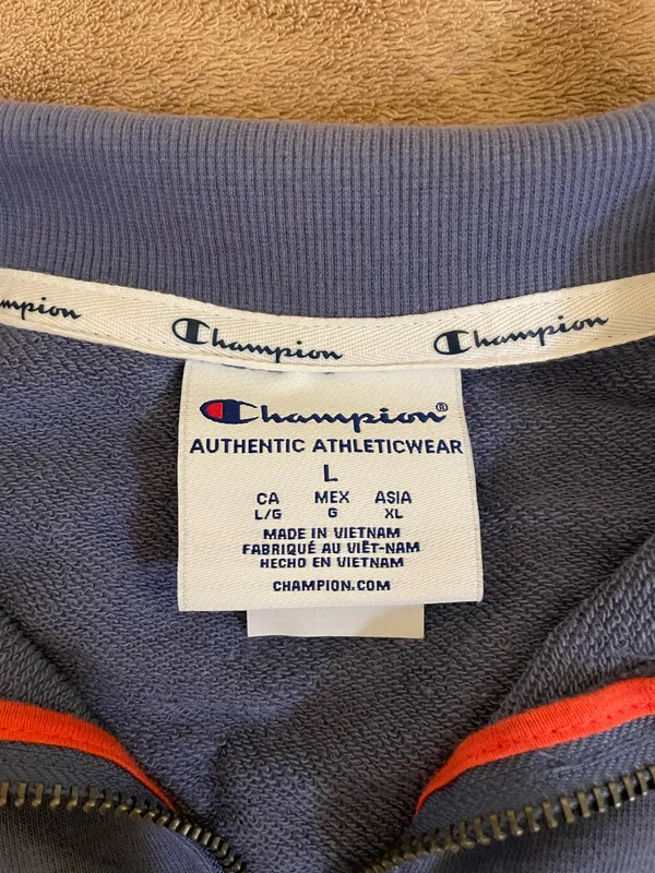 Champion Crewneck - Image 4