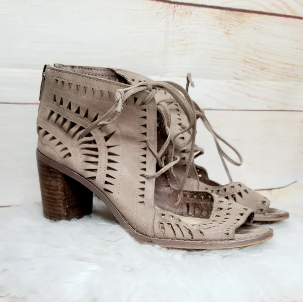 Vince Camuto leather suede eyelet lace up peep toe heels ankle bootie boots sz 7 - Image 5