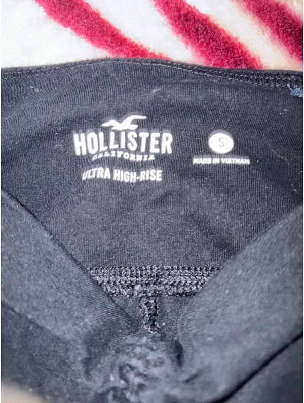 Hollister Ultra High-Rise Flare Leggings - Image 2