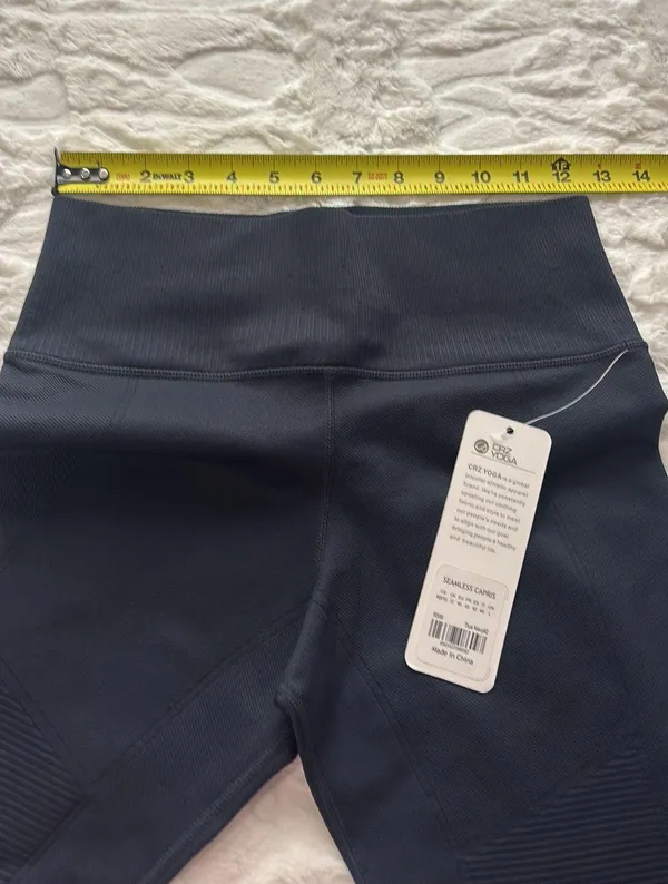 CRZ Yoga NWT Seamless Capris Size M( 8/10). - Image 3
