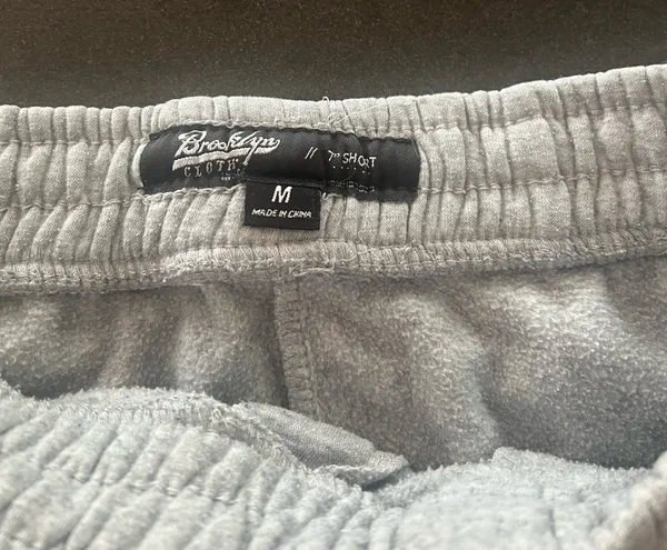 Brooklyn Cloth size M mens sweat shirt - Image 4