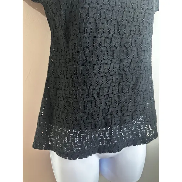 Banana Republic Black Geometric Lace Scoop‎ Neck Short Sleeve Lined Blouse XS - Image 4