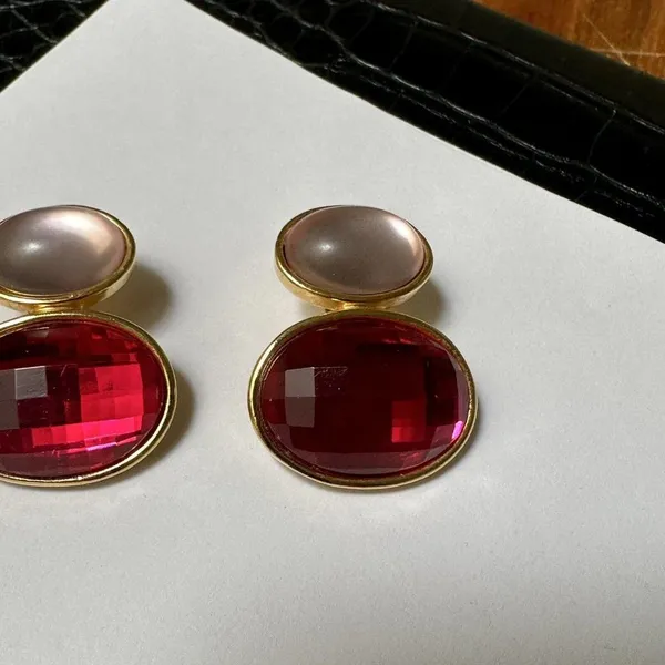 Signed Avon - Gold Tone / Pink Rhinestone Clip-on Clip On Earrings - Image 3