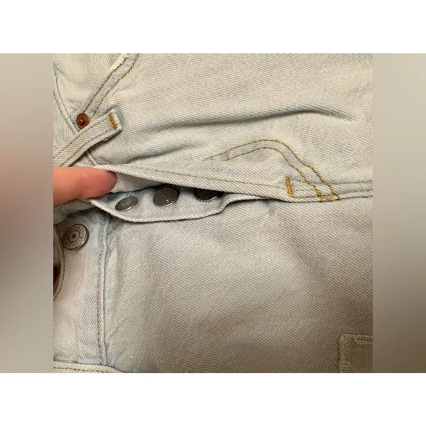 Levis Distressed Denim Shorts J4 - Image 5