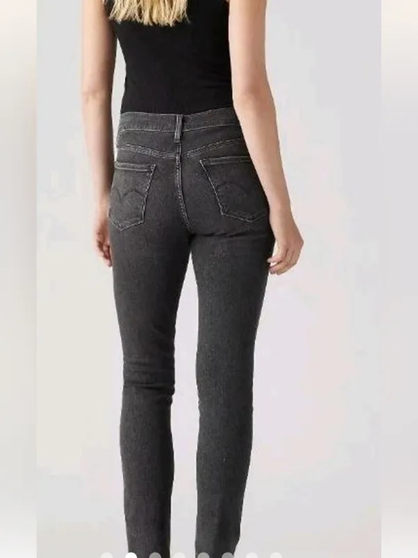 Levis 711 Skinny Black Wash Jeans Size 28 - Image 2