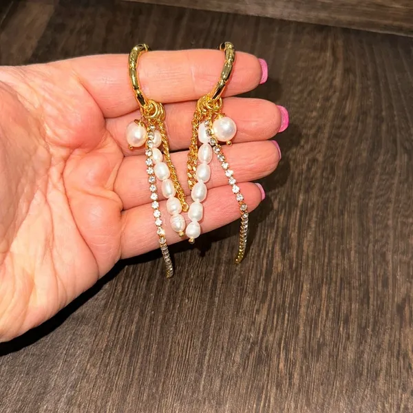 Adornia hoop earrings with drop pearls - Image 2