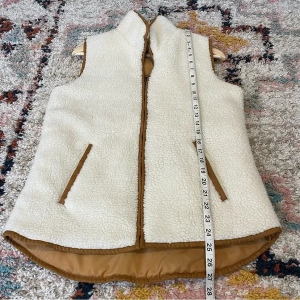 Old Navy cream Sherpa zip up vest - Image 9