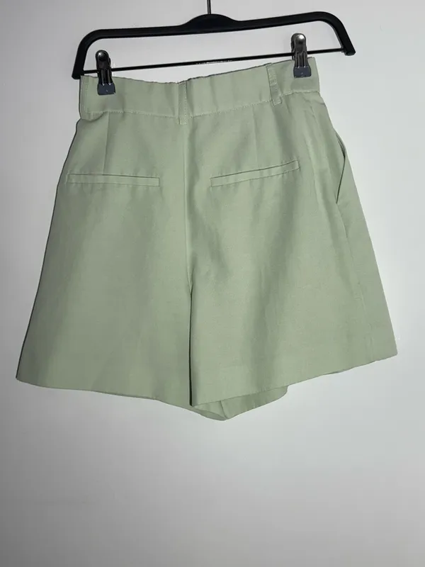 Zara Light Sage High-Waist Shorts - Image 7