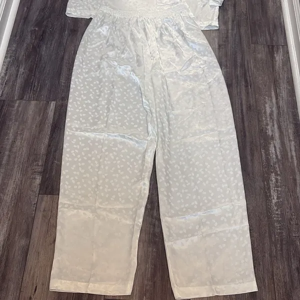 Oscar De La Renta Two Piece Pajama Set Size large - Image 2