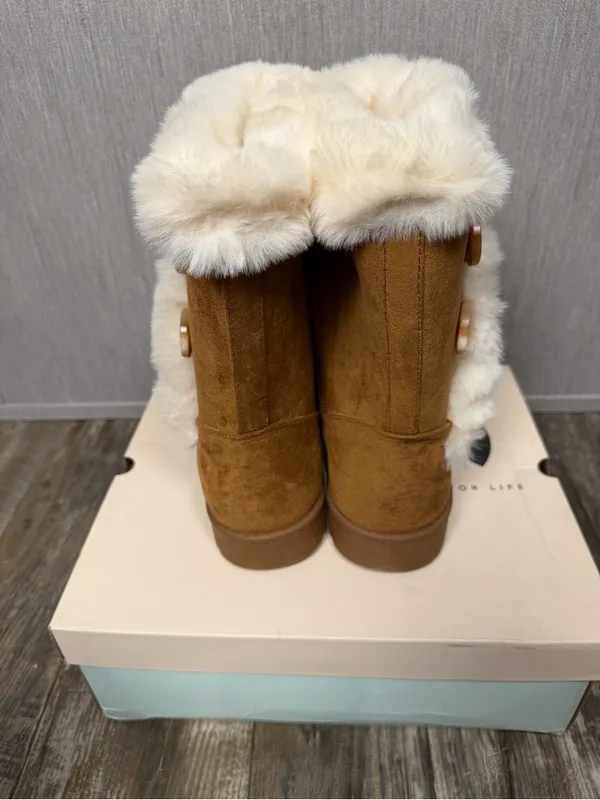SO Tan Faux-Suede Winter Boots with Cream Faux-Fur Trim Size 11 - Image 9
