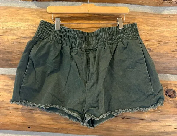 No Boundaries Juniors Green Smocked Waist Shorts - Image 3