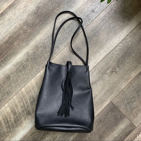 Lucky Brand Black Vegan Leather Tassel Tote Double Handle Bucket Bag - Image 5