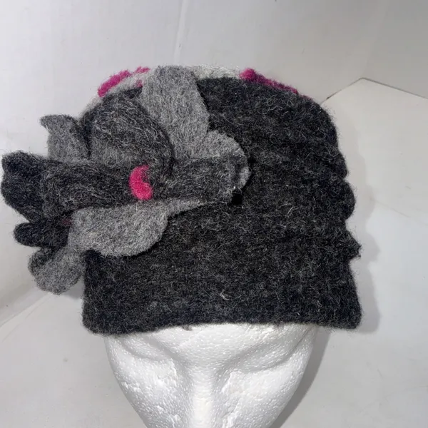 La Fenice Florence Italy Wool Blend Cloche Hat Grey Fuchsia Flower Made in Italy - Image 2