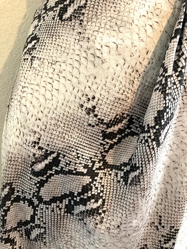 Dress Forum NWT snake skin pattern LA skirt. Sz S - Image 5