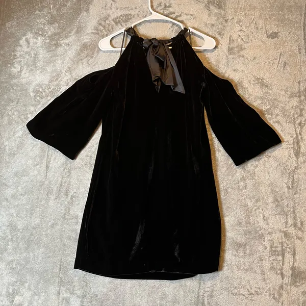 Trina Turk Size 4 Eden Cold Shoulder‎ Drapey Velvet Shift Dress Black - Image 3
