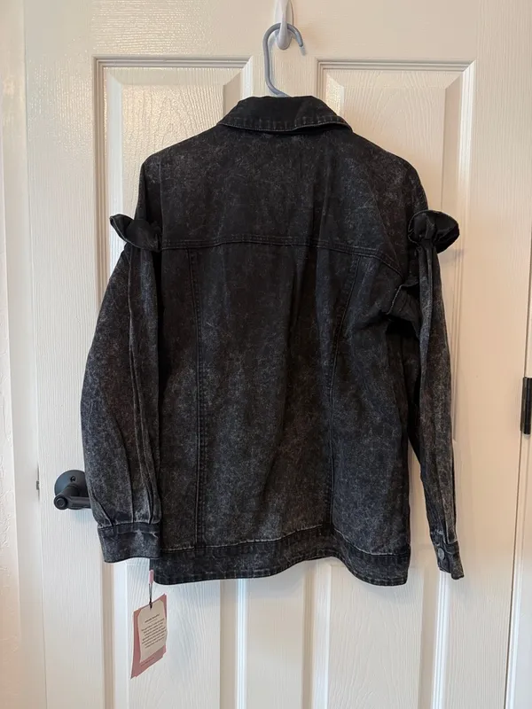 VICI Avec Les Filles Nayla acid wash denim jacket - black - Image 9