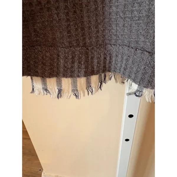 Umgee USA Womens Gray Waffle Knit Cowl Neck Frayed Fringe Hem Top Large - Image 3