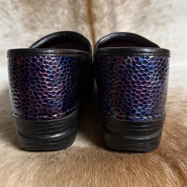 Dansko Purple‎ iridescent Scaled Clogs Size 7.5 B86 - Image 6