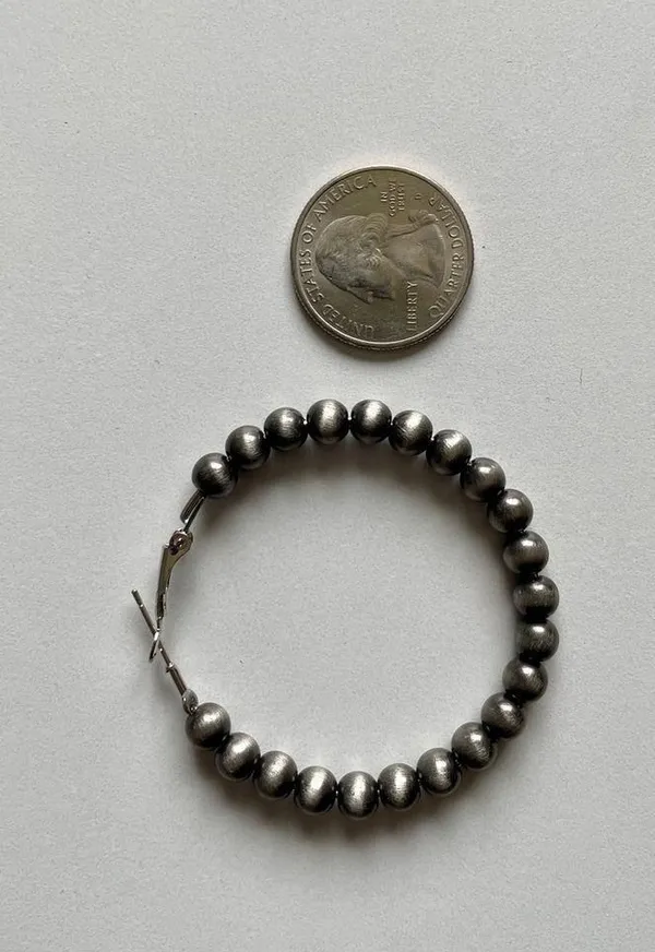 Red Saguaro Trading Post Navajo Style Pearl Hoop Earrings - Image 3