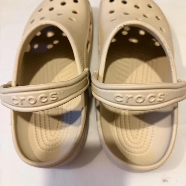 CROCS Unisex Tan Sandals - Image 3