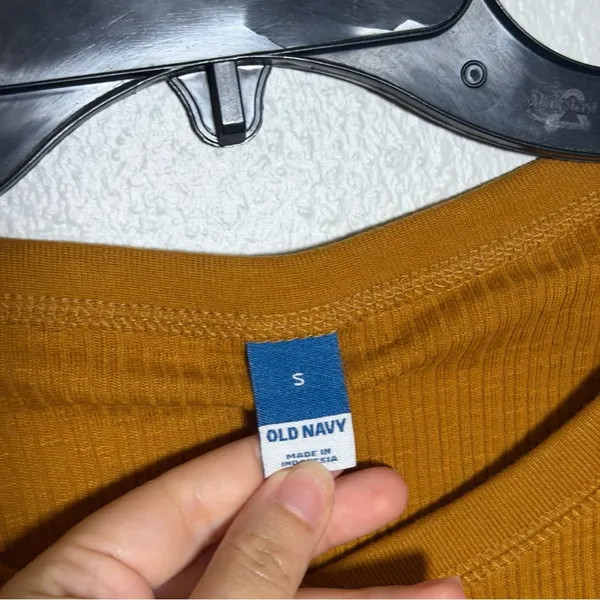 Old Navy Women's Mustard Yellow Ribbed Long Sleeve Top size‎ S - Image 4
