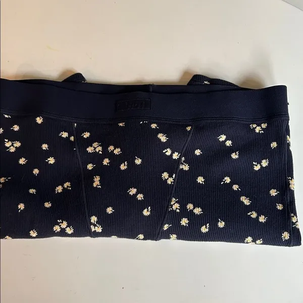 SKIMS Cotton Rib Boxer Shorts, Navy Daisy Print, Size Small, NWOT Open package - Image 3