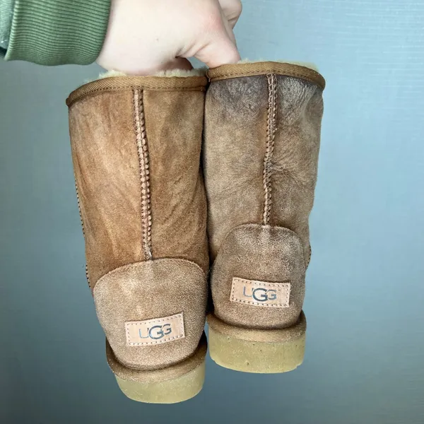 UGG Classic Short Chestnut Suede Sheepskin Boots Womens‎ Size 9 5825 - Image 6