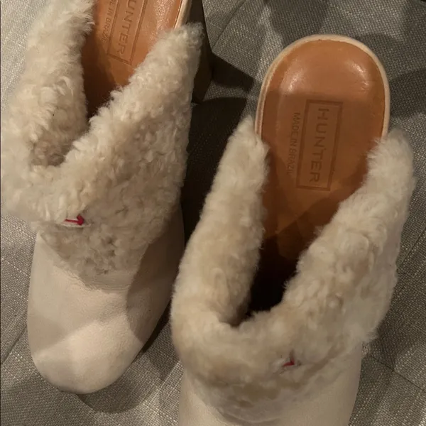 Hunter Creme Fur Clog Mules Size 8 - Image 4