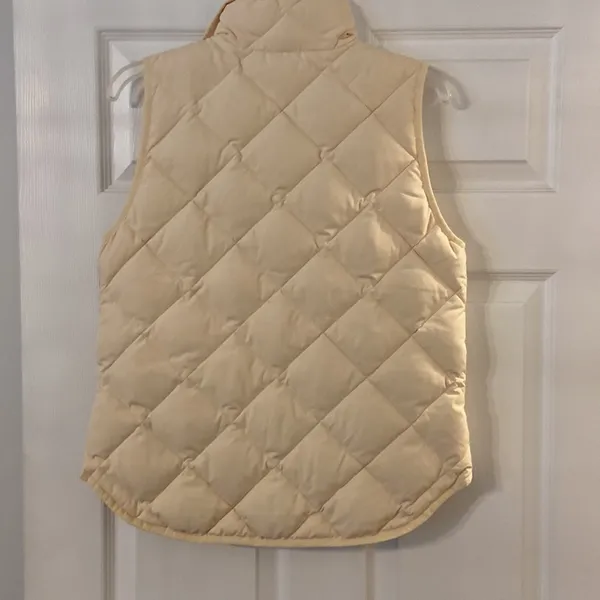 J.Crew Puffer Vest size S BNWOT length 25” bust 36” color cream - Image 6