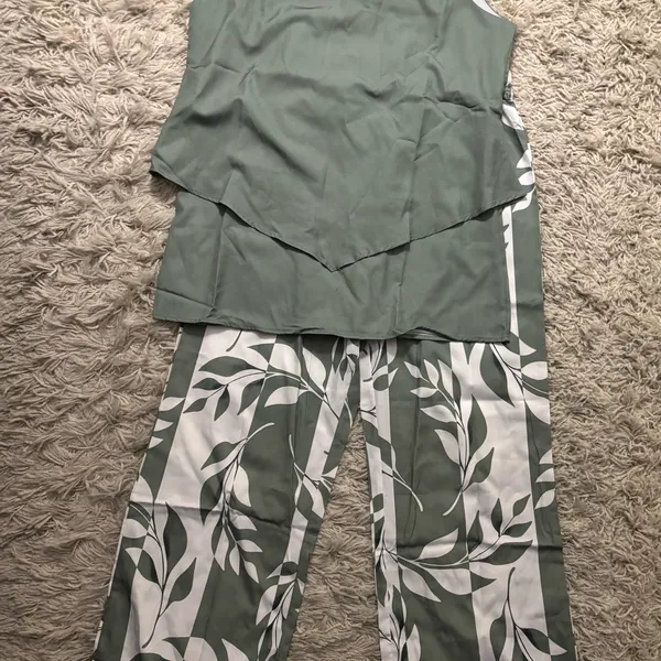 Green and White Leaf Print Pant Set Size S - Image 4