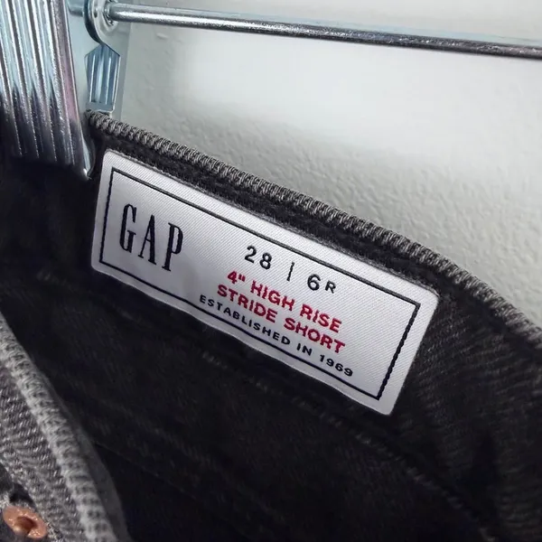 Gap 4"‎ High Rise Stride Short Black Denim Distressed Cotton Festival Size 28/6 - Image 5