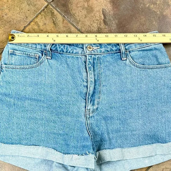 Hollister Light Wash Denim Ultra High Rise Mom Shorts 8 - Image 2