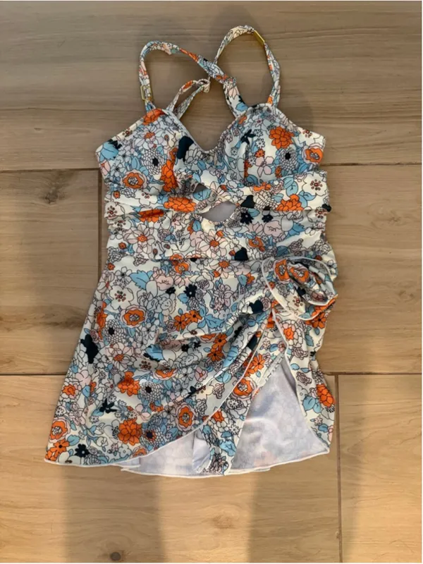 NEW 1 Pc Swimsuit Tummy Control Cutout Bathing Suit Adjustable Straps M - Image 4