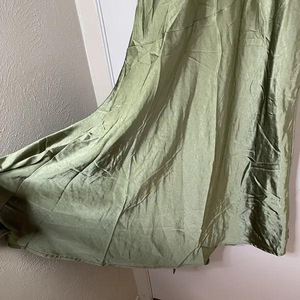 NEW! Selfie Leslie Well Versed Pleated Bust Front Split Dress Olive MED 27595d24 - Image 8