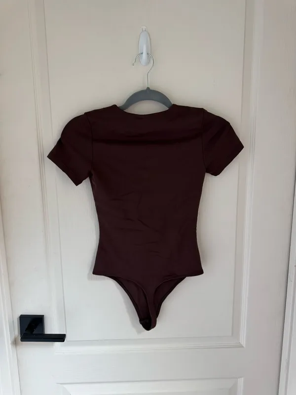 Aritzia Babaton Contour Crew Bodysuit in Rich Mocha Brown - Image 2