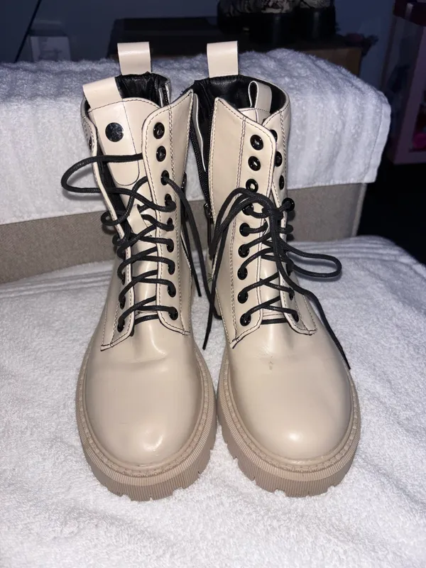 Preppy combat lace up boots thick soles.5.5 Tan - Image 3