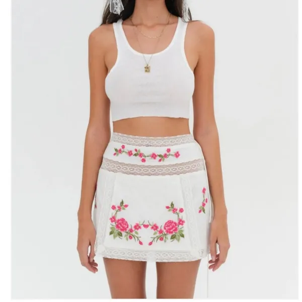 For love and‎ lemons Jolene Embroidered Mini Skirt in White sz M - Image 3
