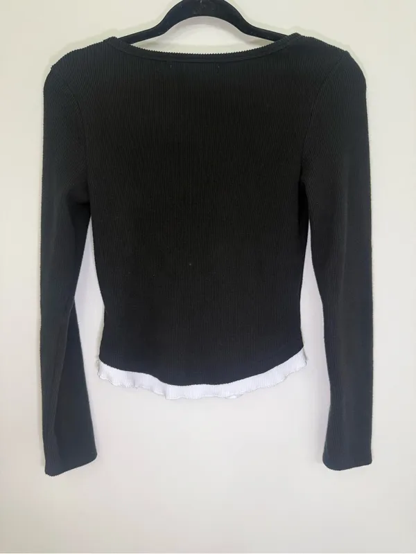 Madden Girl Black Ribbed Long Sleeve Top with White Trim Women’s Medium - Image 2