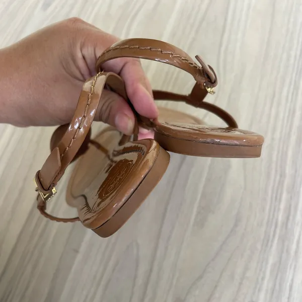 Tory Burch Tan Leather Sandals with Gold Emblem - Image 6