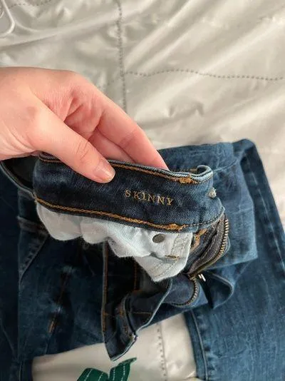 American Eagle Jeans - Image 3