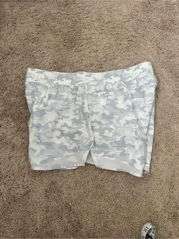 ASICS Athletic Lined Women’s Gray & White Camo Shorts Size L - Image 11