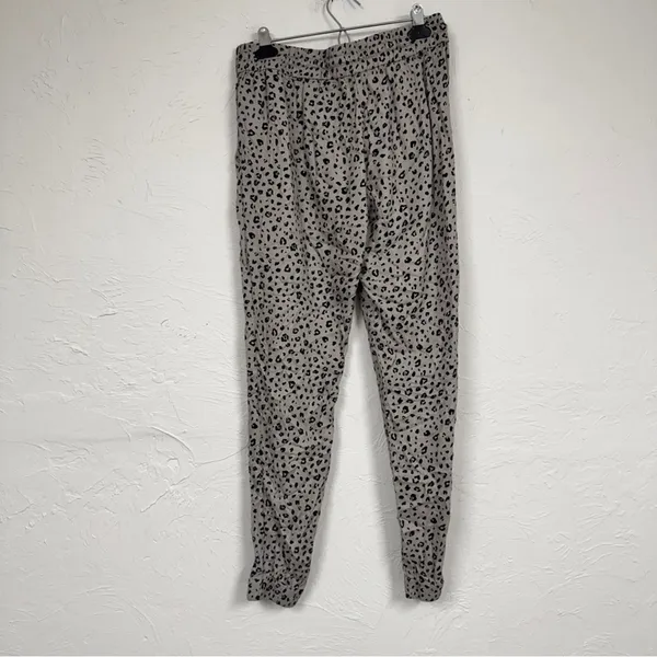 Aritzia Sunday Best Grey Leopard Print Jogger Pants Womens M Casual Cozy Beachy - Image 8