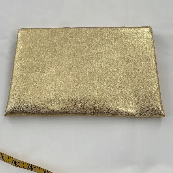 Shimmering Vintage faux leather gold clutch. - Image 2