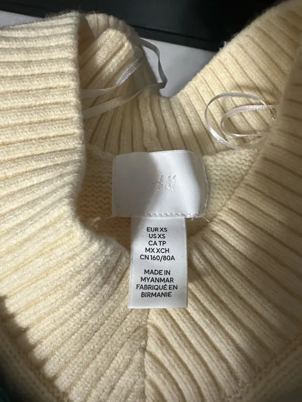 H&M Sweater - Image 4