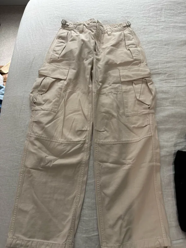 Aritzia Cargo Pants TNA - Image 3