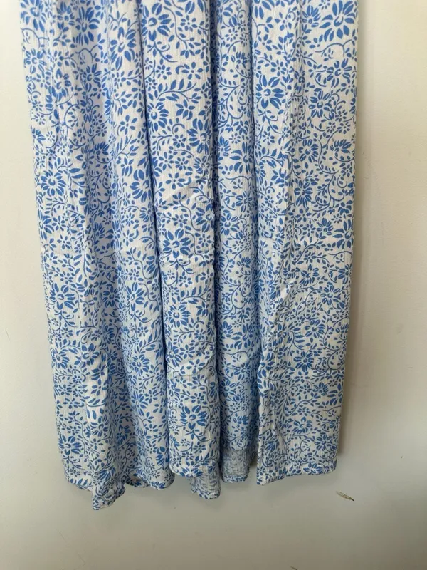 Billabong Blue and White Floral Smocked Midi Dress Size XS - Image 6