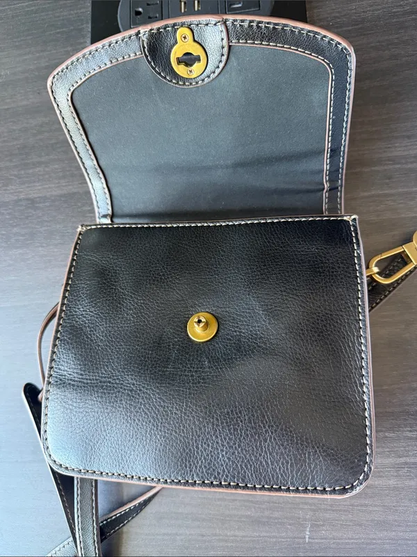 Fossil Classic Black Leather Crossbody Bag with Gold Hardware - Image 4