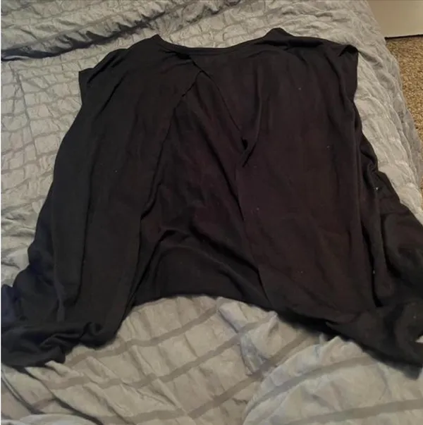 Open back tshirt  - Image 3