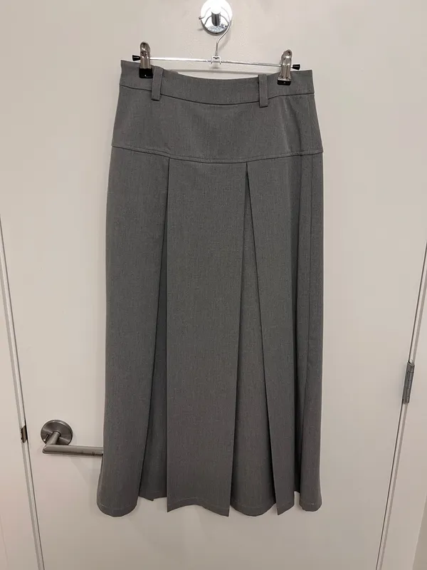 High-Waisted Pleated A-Line Maxi Skirt - Image 3